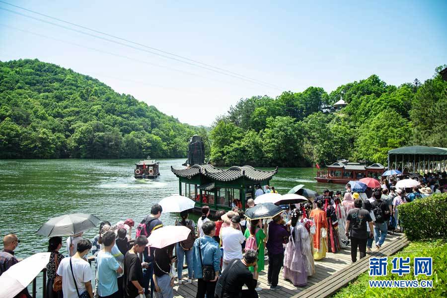 湖北武漢：暢遊山水間 樂享假日時光