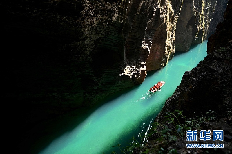 湖北屏山：峽谷聖境舟懸浮