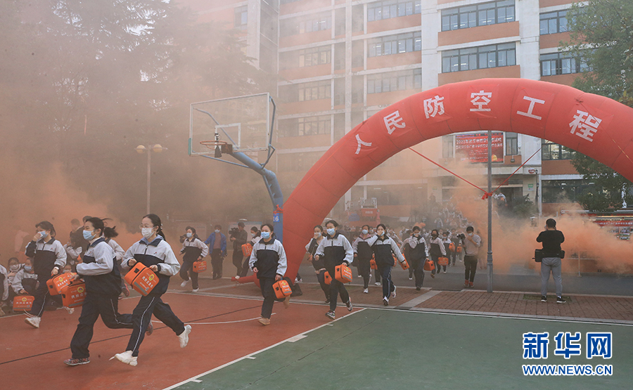 防空演練增強學生國防意識根植愛國精神