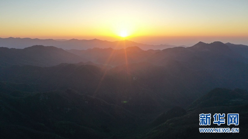 群山綿延 走進“華中秘境”小神農架