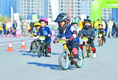 水上漂 地上跑 墻上攀 “我們的奧運會”精彩無處不在