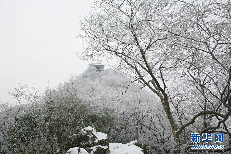 荊門聖境山現冰雪霧凇 銀裝素裹