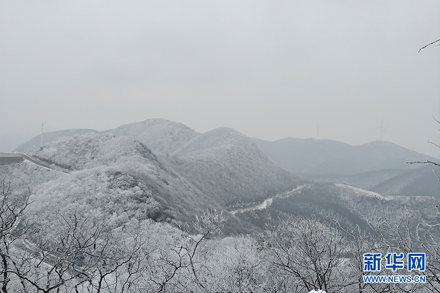 荊門聖境山現冰雪霧凇 銀裝素裹