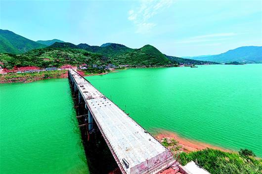 湖北通山：富水湖上架起致富橋