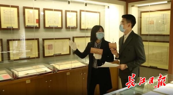 湖北省檔案館面向全國“雲直播” 300多萬網友一睹“國寶級”珍藏檔案