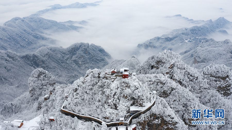 【“飛閱”中國】疾風撫雲海 雪後武當一如水墨