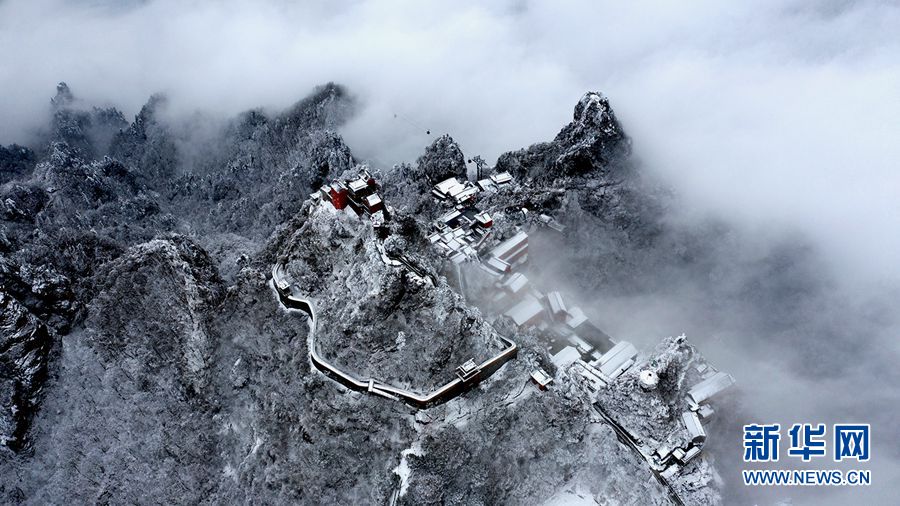 【“飛閱”中國】疾風撫雲海 雪後武當一如水墨