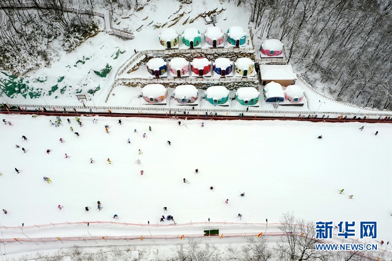 湖北保康：春節假期樂享冰雪運動