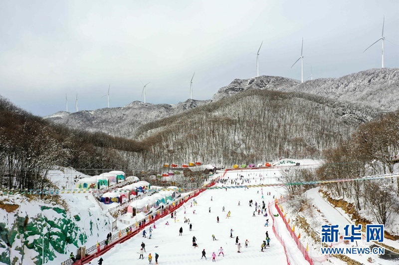 湖北保康：春節假期樂享冰雪運動