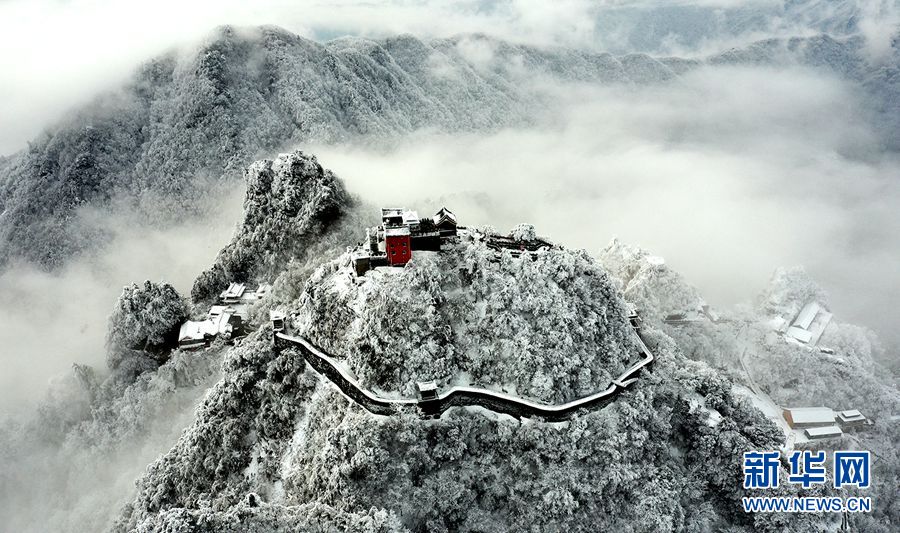 【“飛閱”中國】疾風撫雲海 雪後武當一如水墨