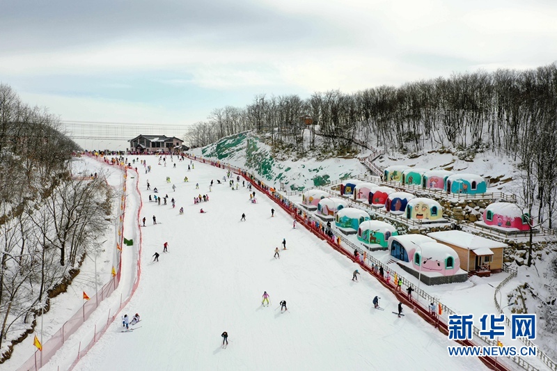 湖北保康：春節假期樂享冰雪運動