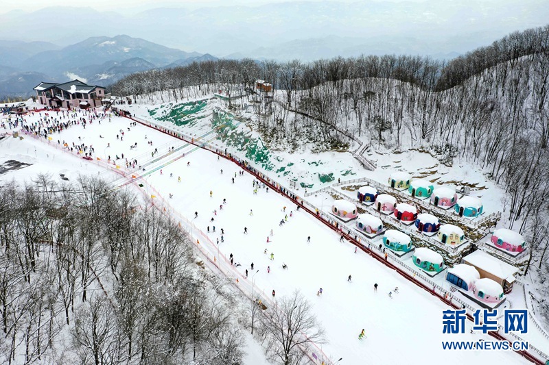 湖北保康：春節假期樂享冰雪運動