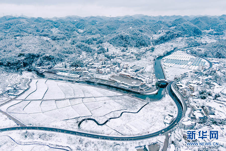 雪後灣田村 靜美如國畫