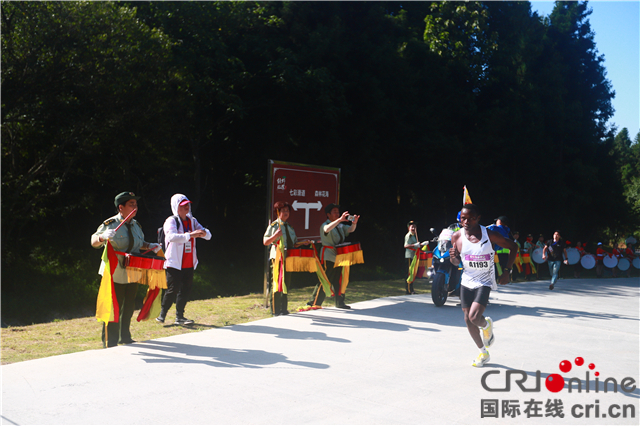 【湖北】【CRI原創】2019秘境巴東高山森林國際半程馬拉松鳴槍開跑