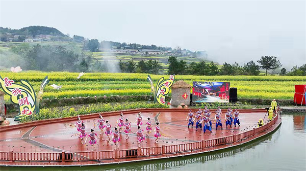 花海擁春光 “春遊湖北•巴東出發”暨第六屆牛洞坪油菜花節開幕_fororder_圖片4