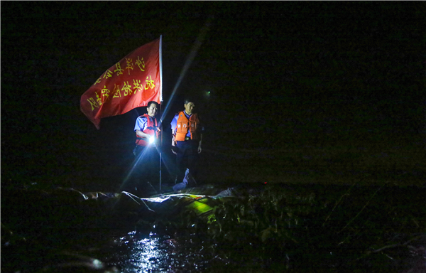 【B有修改】長湖“逆戰” 荊門沙洋252名警力逐浪除險