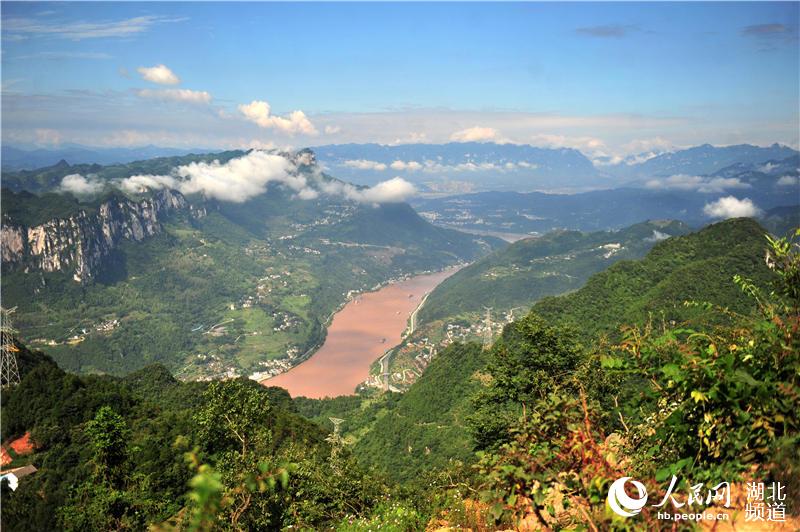 湖北宜昌：夏日西陵峽 風景美如畫