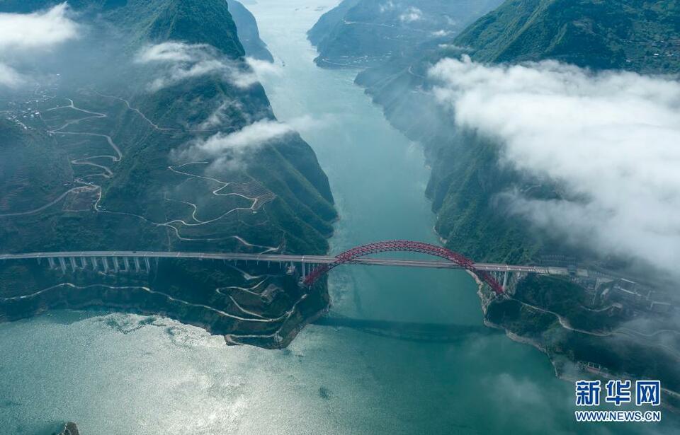 湖北秭歸：雲霧繚繞西陵峽