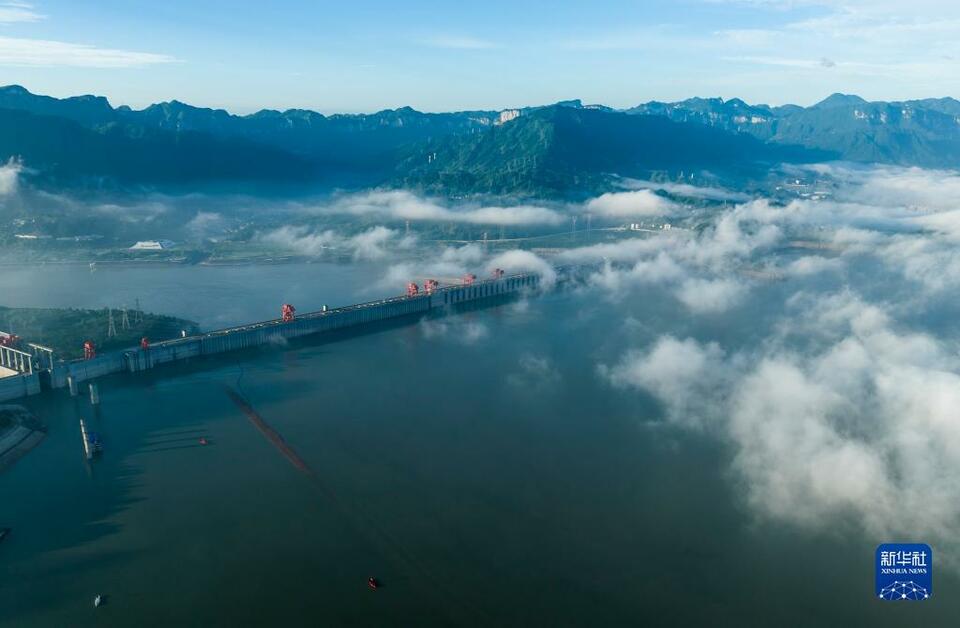 湖北秭歸：雲霧繚繞三峽美