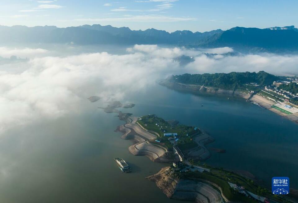 湖北秭歸：雲霧繚繞三峽美