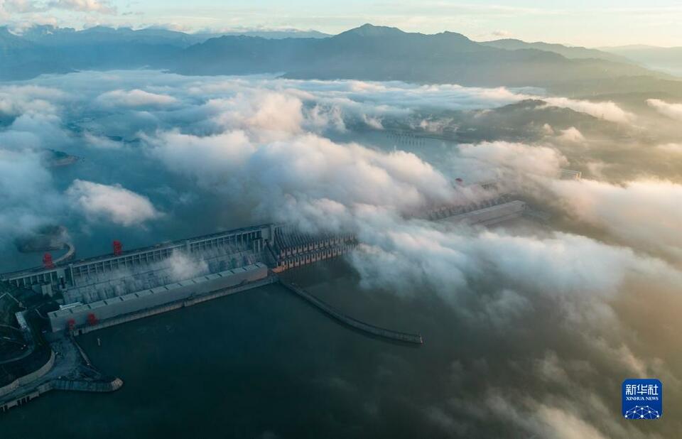 湖北秭歸：雲霧繚繞三峽美