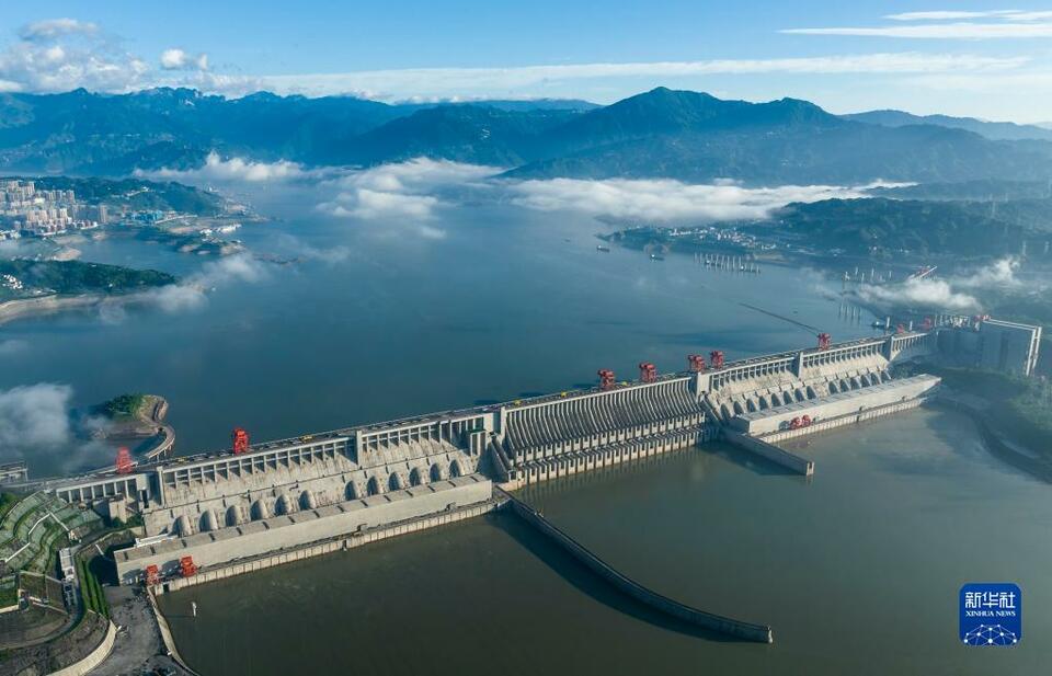 湖北秭歸：雲霧繚繞三峽美