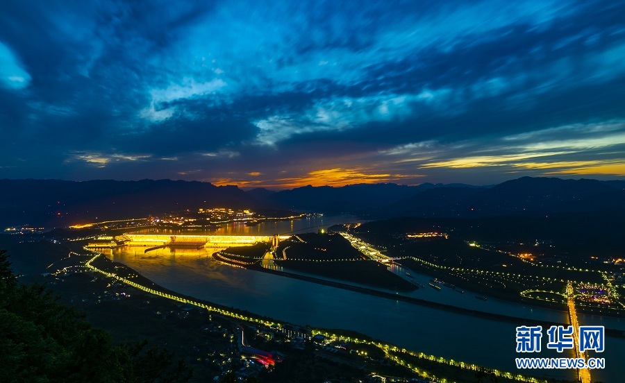 夏日三峽 雲蒸霞蔚