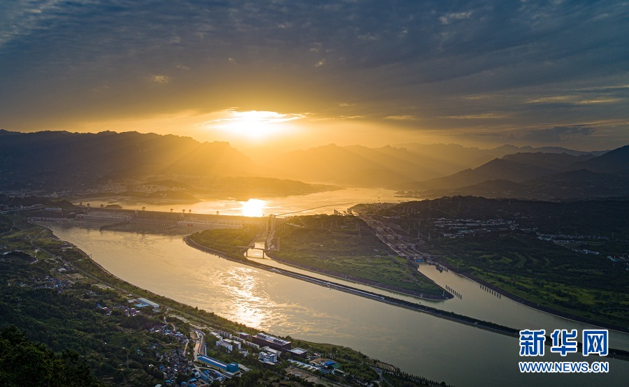 夏日三峽 雲蒸霞蔚