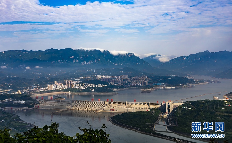 夏日三峽 雲蒸霞蔚