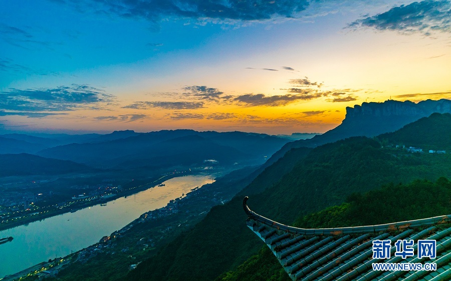 夏日三峽 雲蒸霞蔚