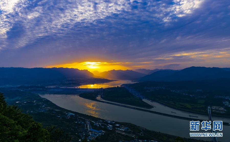 夏日三峽 雲蒸霞蔚