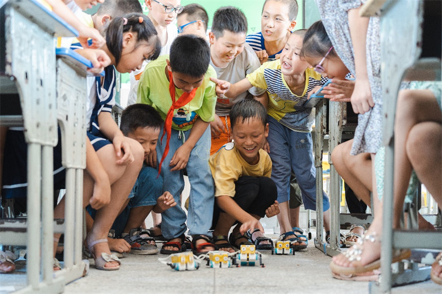 湖北第二師範學院：樂高“創新人才培養計劃”公益活動走進鄉村小學