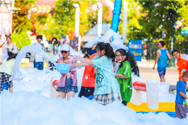 武漢歡樂谷:泡沫水槍大戰清涼解暑 水陸雙園嗨翻歡樂夏日_fororder_圖片1