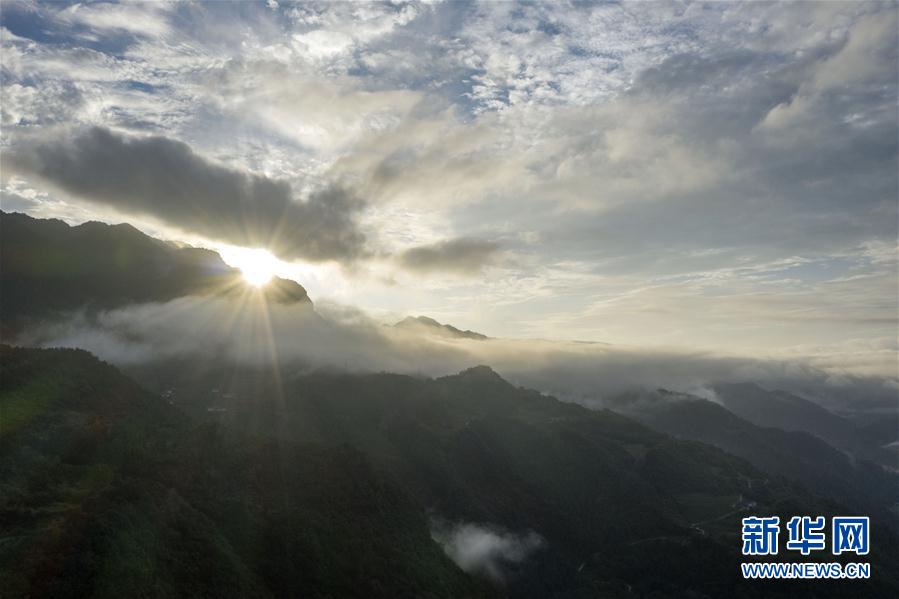 湖北興山：朝天吼雲霧