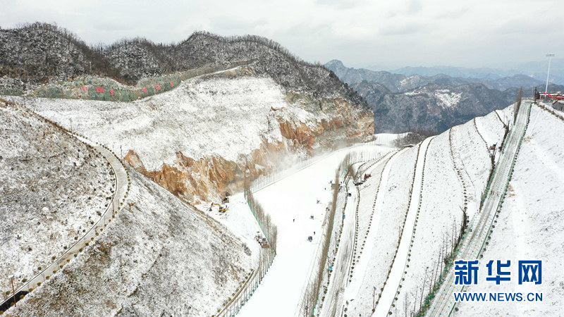 湖北保康：冬雪落山村 清新似水墨