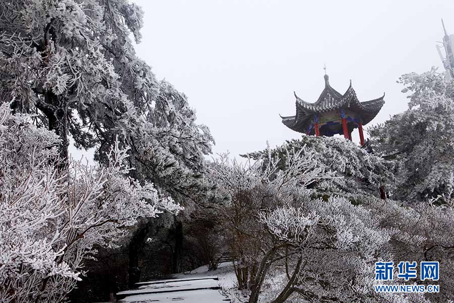 湖北麻城龜峰山春雪霧凇若水墨