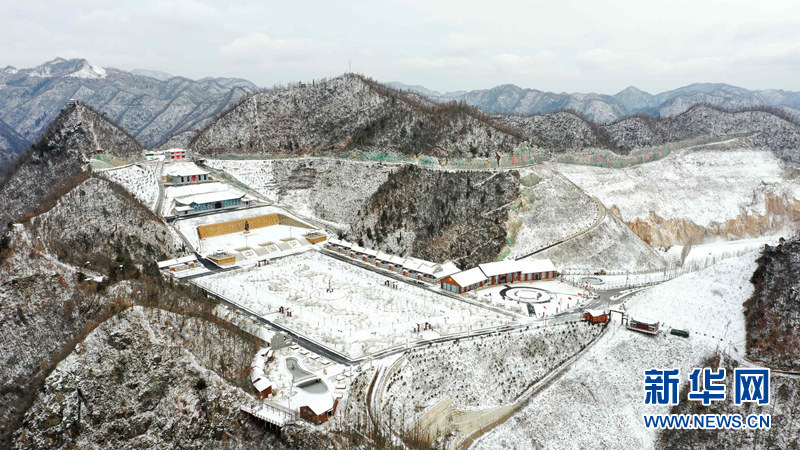 湖北保康：冬雪落山村 清新似水墨