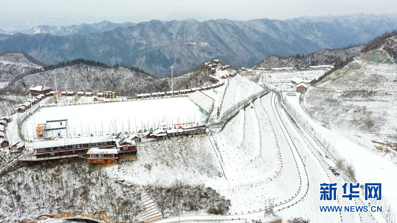 湖北保康：冬雪落山村 清新似水墨