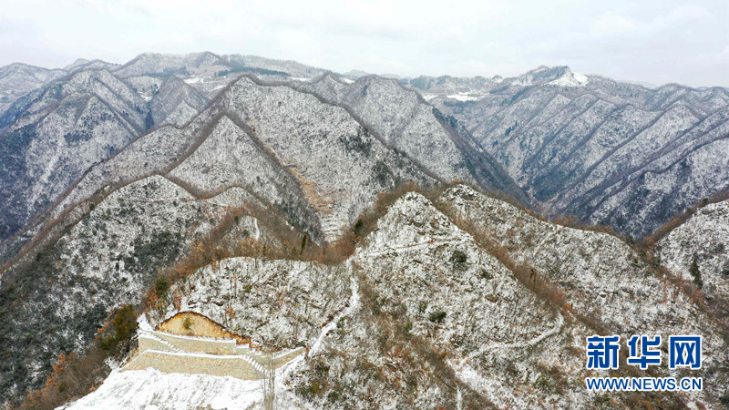 湖北保康：冬雪落山村 清新似水墨