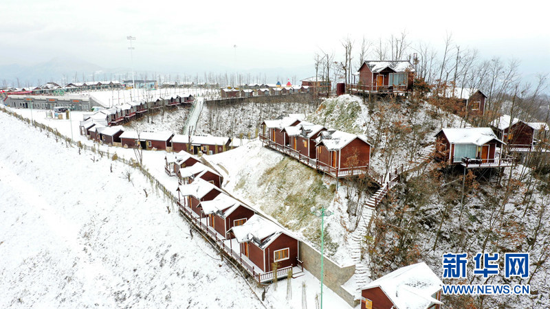 湖北保康：冬雪落山村 清新似水墨