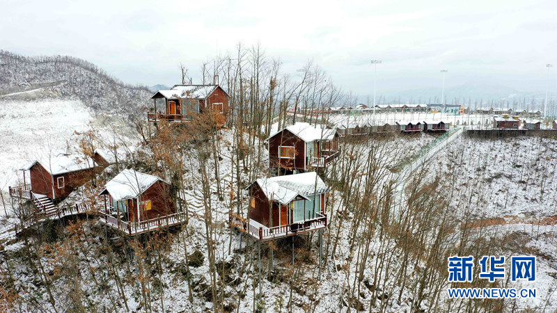 湖北保康：冬雪落山村 清新似水墨