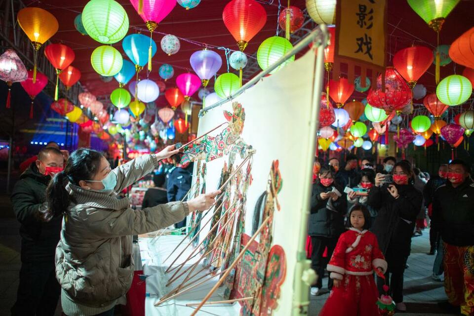 鐘鳴楚天鬧元宵 千燈萬盞照新年