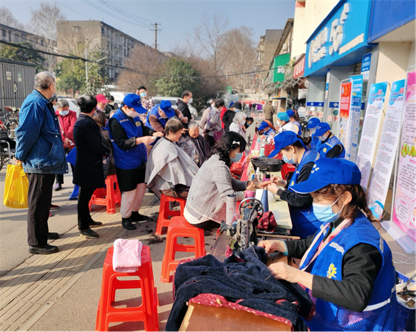 武漢市白玉山街道：“小工匠”們服務忙 學習雷鋒綻光芒_fororder_圖片9