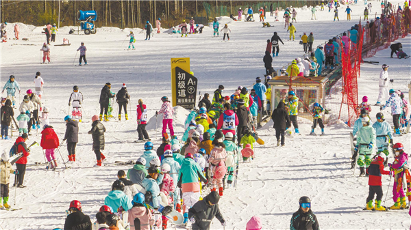 神農架躋身全國熱門滑雪場前十  “華中屋脊”冰雪遊 一路飛歌一路嗨_fororder_02