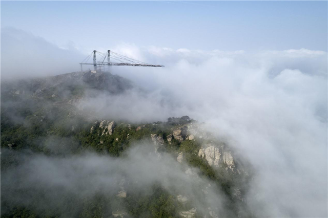 【湖北】【CRI原創】武漢木蘭雲霧山玻璃觀景平臺開門迎客