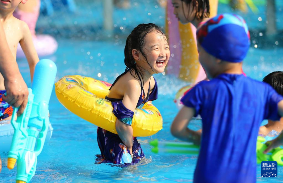 湖北襄陽：盛夏戲水享清涼