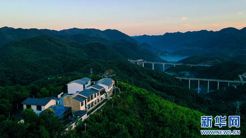 湖北南漳：雨後初霽 雲霧醉漳城