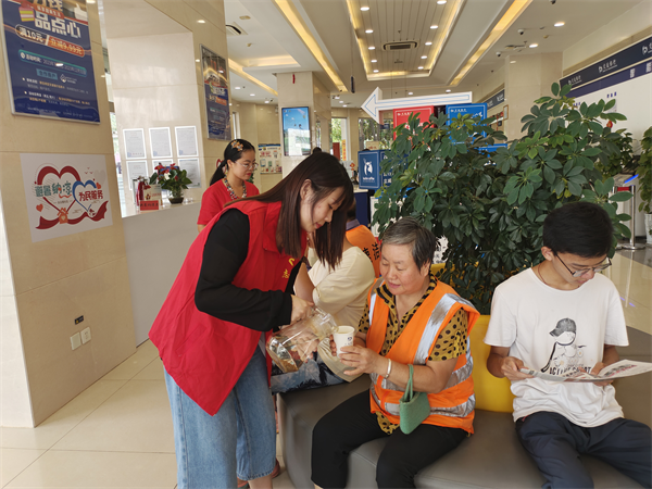 荊門東寶：社企共建納涼點 撐起居民“遮陽傘”_fororder_圖片4