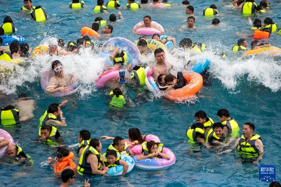 湖北襄陽：盛夏戲水享清涼