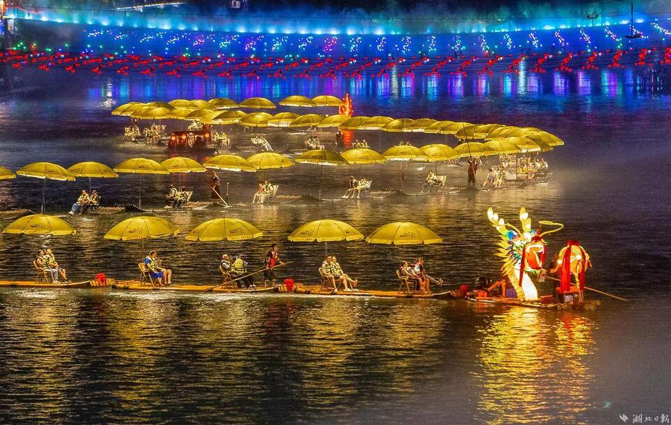 湖北宣恩：貢水夜景醉遊人